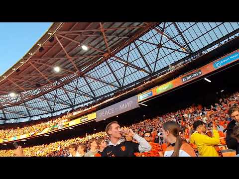 National anthem of Wales, sung by the fans! Really amazing! The Netherlands - Wales 3-2