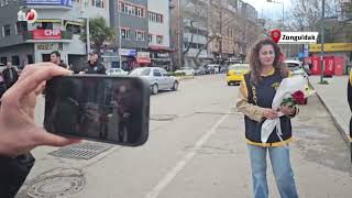 Gazetecilerden, Polislere Uygulama Noktasında Kutlama