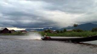 preview picture of video 'Inle Lake - boat ride towards Nga Hpe Kyaung (Jumping Cat Monastery)'