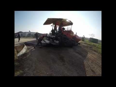 Pokládka asfaltu - ulica Bozorská Klasov