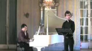 Renan Luce raconte l'histoire de Babar (piano : Damien Luce)