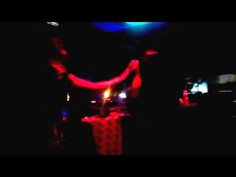 Halley Seidel on the decks_Toca do Low Techno Giant'S