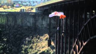 preview picture of video 'Base Jumpers at Perrine Bridge in Twin Falls, Idaho'