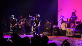 Leiva - Del hueso una flor