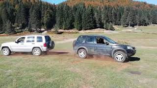 preview picture of video 'Land Rover vs jeep kj tug of war'