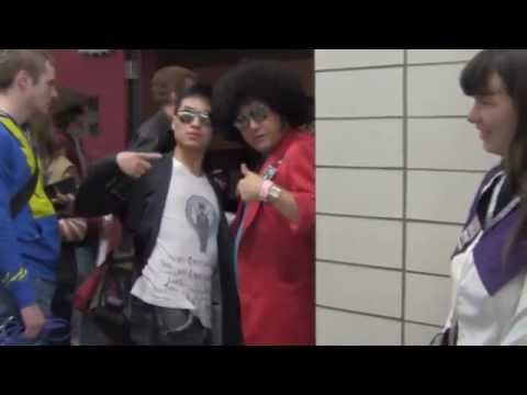 NABESHIN autographs Cosplayer Nation @ Youmacon 2012