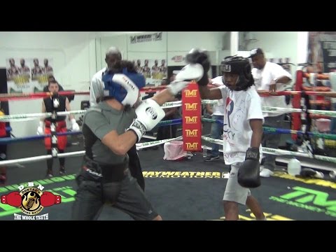 MAYWEATHER SPAR WARS ROSCOE (BLACK HEADGEAR) VS NIKO (BLUE HEADGEAR)