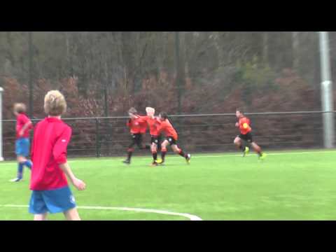 14 dec 2013 DOSC D2 - VV De Meern D4 vr 2-4 Doelpunt Maurits