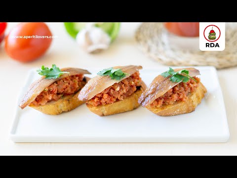 MONTADITO de SARDINA AHUMADA con PICADA de TOMATE y PIMIENTO #82