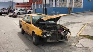 Taxista choca contra motocicleta