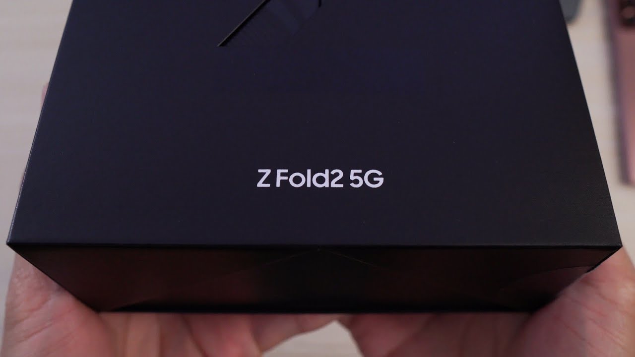 Samsung Galaxy Z Fold 2 UNBOXING! [retail version]