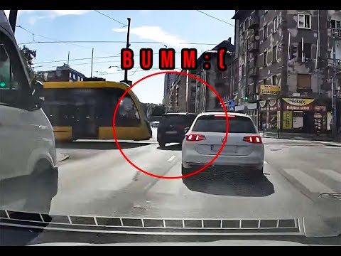 Index - Belföld - Villamos csapta le egy autó elejét Budapesten