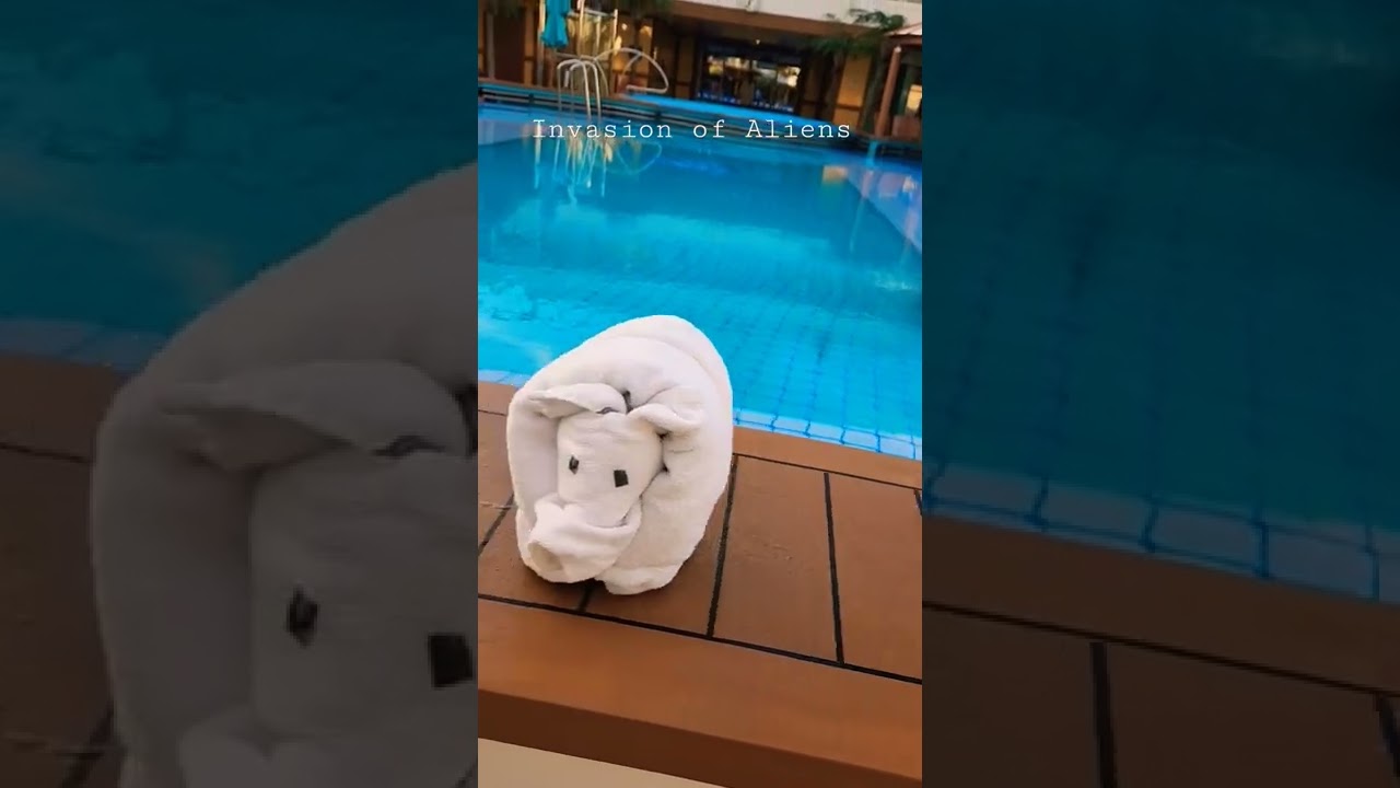 Invasion of aliens and a lot  Animals, in the pool.(towel art)😬😳🤯🙈 #shorts #alien #pool