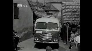 Autobus Škoda 706 RO s netradičnou karosériou vo filme Panenství a kriminál (1969)