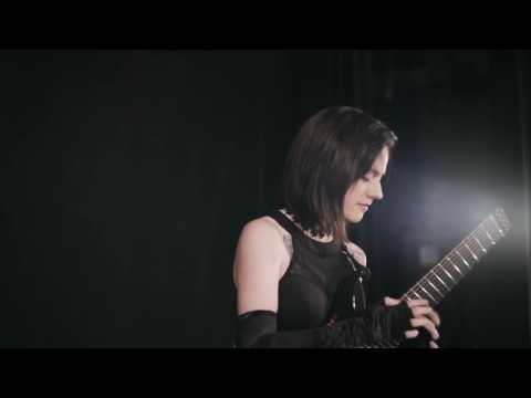 Poznaj multiefekt gitarowy HeadRush | Przedstawia Sarah Longfield