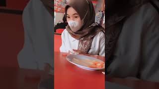 Download lagu MAKAN NASGOR BARENG KESAYANGAN | HALU STORY #shorts  #storyhalu #storyig #storywa mp3