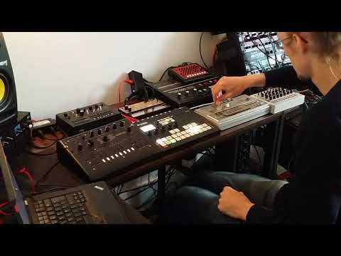 IDM Acid jam on Hardware synth // MFB522, Tanzmaus, TT303 MK1, EX800, Volca Keys // 19/05/21