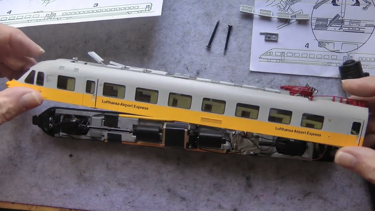 Wolfgangs Märklin Modellbahn ET 403 Lufthansa wird digital bekommt Leds rot weiß Teil 1