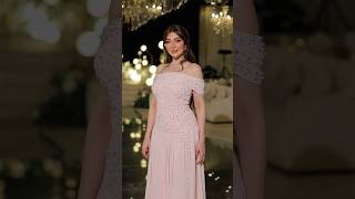 فستان سهرة بتصميم ناعم فاخر