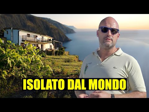 The Pianist Who Has Been Living in a Seaside Shelter for 5 Years - thepillow