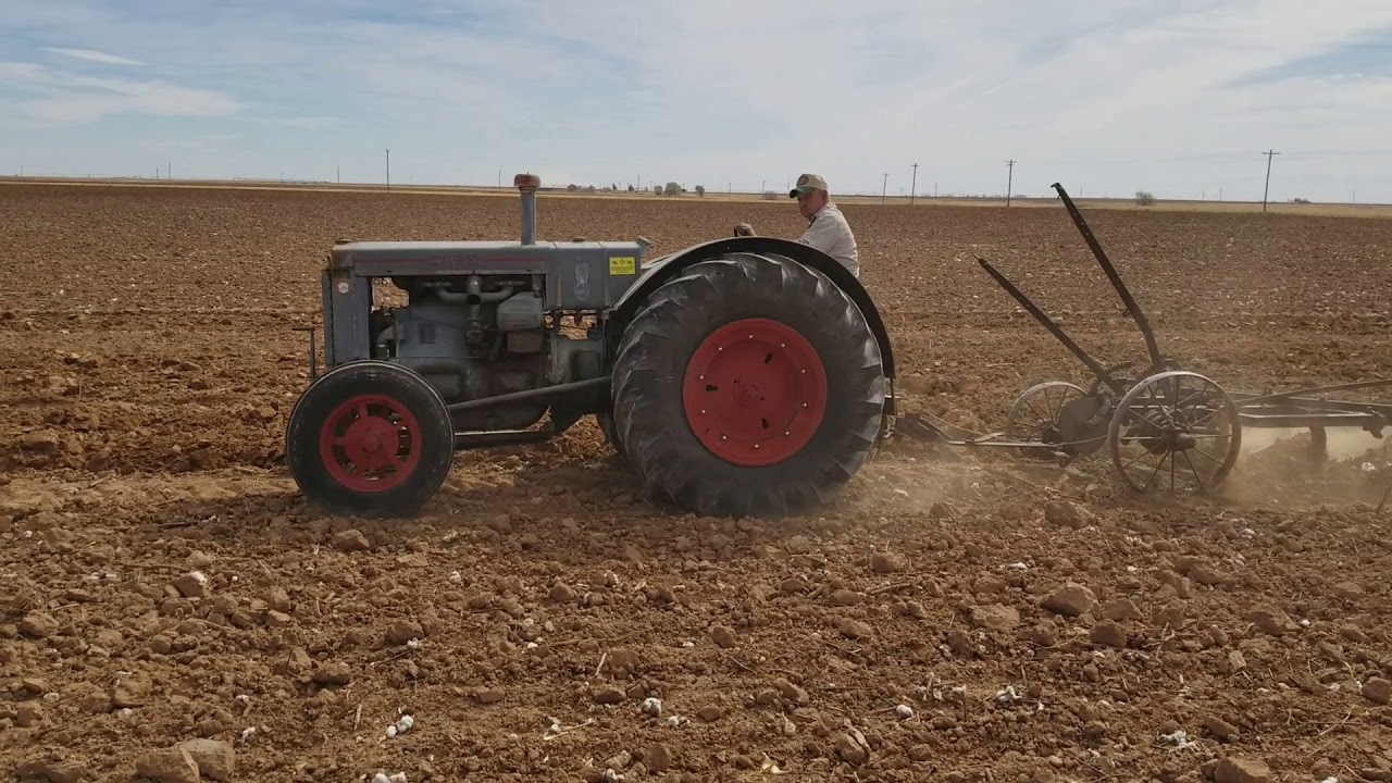 Barn find 1933 Case L plowing in Texas