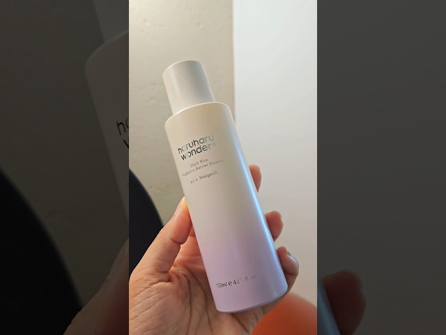 Vídeo relacionado con haruharu wonder Black Rice Probiotics Barrier essence, Tónico esencia con ceramidas, Ingredientes fermentados, Refuerza la barrera cutánea, Hidrata, Calma y aporta elasticidad, 120ml