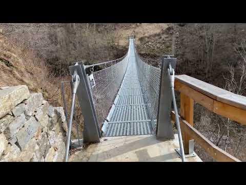 Bleniotal - Passarella Tibetano Olivone sul Riascio - Hängebrücke im Tessin (Schweiz)