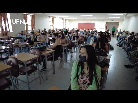 O encontro de calouros e veteranos na primeira semana de aula! Universo Acadêmico 24-02-2022