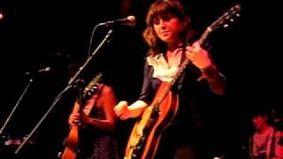 Thao &amp; Mirah - We&#39;re Both So Sorry [Live] @ The New Parish