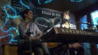 Vega y su hermana Azahara  - Don´t Stop (Sarah Bettens)  -  Búho Real 04/09/09