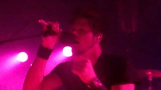 Crossfade Lay Me Down Live