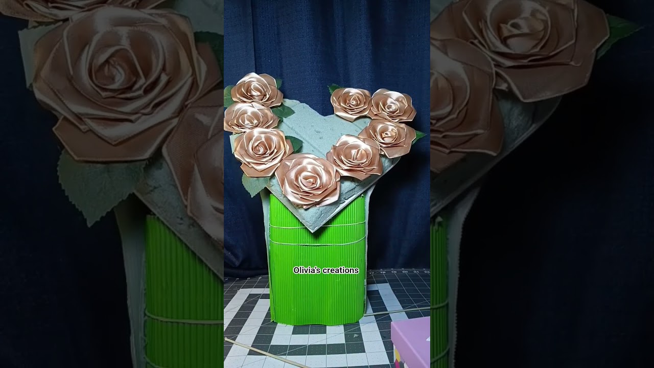 Arreglo floral en forma de corazón con rosas eternas #rosaseternas #arreglofloral