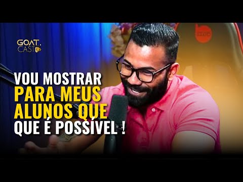 Professor Mateus Oliver está gravando um documentário da própria vida.