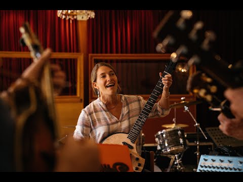 Caroline Jones & The Trenwiths - Silver Bells (+ bloopers)