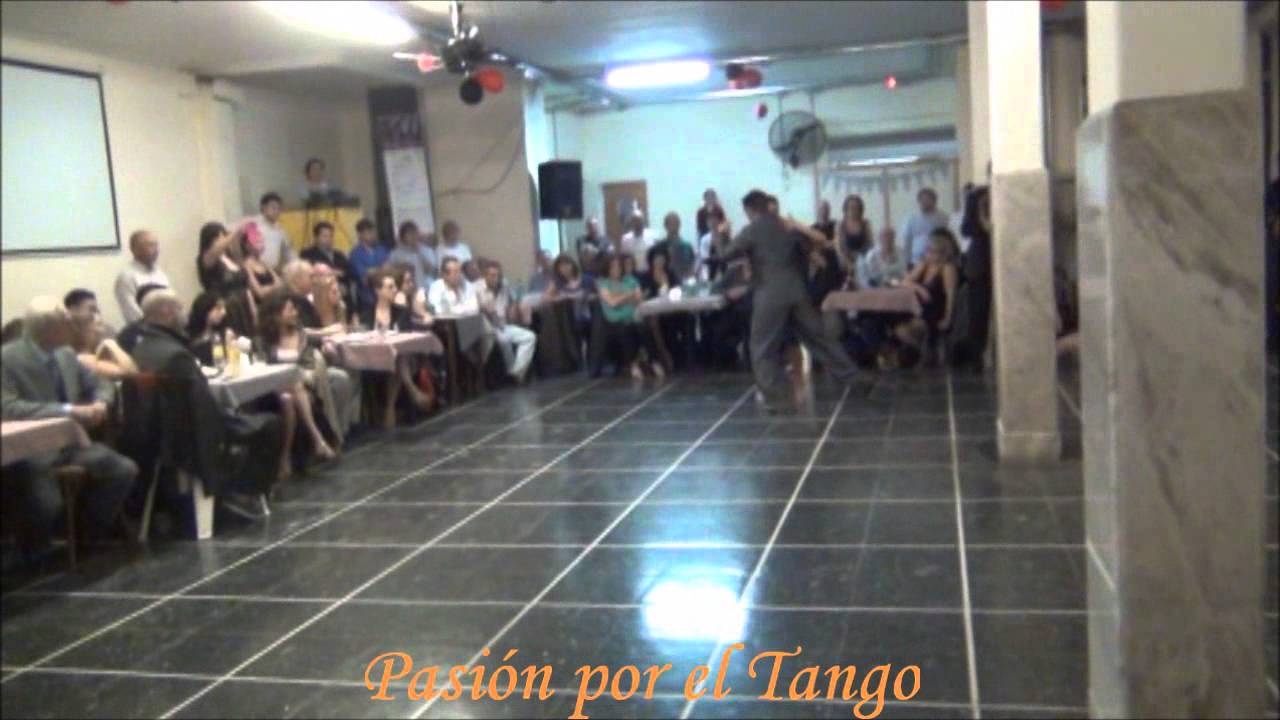 CLARISA ARAGON y JONATHAN SAAVEDRA Bailan MILONGA QUERIDA en FLOREAL MILONGA
