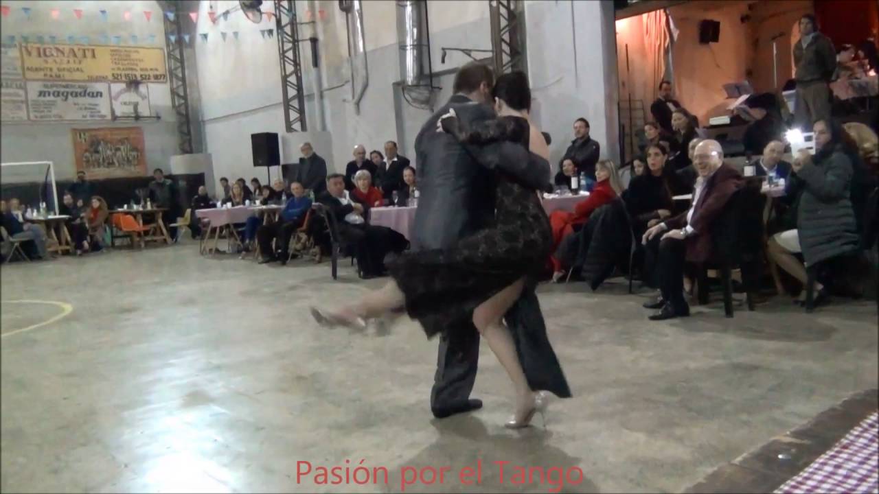 CRISTINA SOSA y DANIEL NACUCCHIO Bailando la Milonga CHAPARRÓN en LA MILONGA DEL MORAN