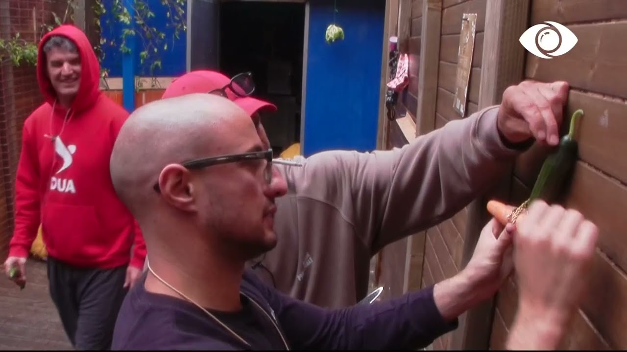 ‘Ekspozita’ drejt përfundimit! Banorët e “burgosur” varin veprat e fundit