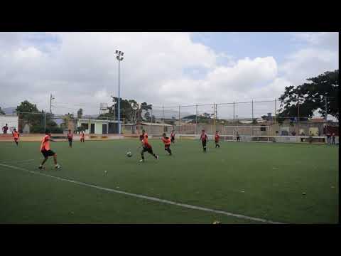 Madre codazo en la cara y muchas patadas llevaste hasta te hicieron llorar ese día cosa inusual en t