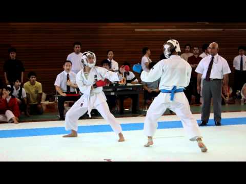 H23高校総体　義之の裏回し蹴りが決まる。