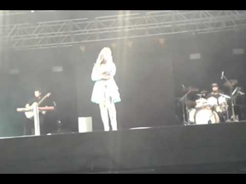 larissa Manoela show em caraguátatuba SP 23/04/2017 parte 02 HD