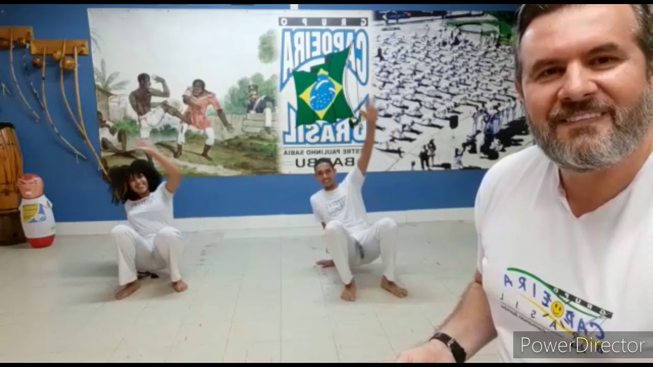 Treino infantil de capoeira, professor Marcelo Bambu