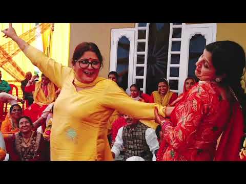 Under the blue sky, we two drunkards 🍾🍷let's play Himachali gidda 💃 || #himachal #song #gidha #dance