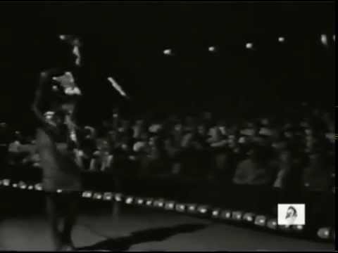 Dionee Warwick - Walk on by live vocal 1965