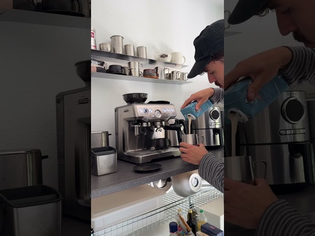 Video teaser voor Sage Barista Express Test von Marian: Espresso & Latte Art im Heimtest