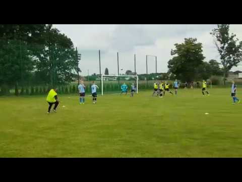 LZS Raszowa - LZS Leśnica - 2:0, jedna z akcji (3) - mecz towarzyski