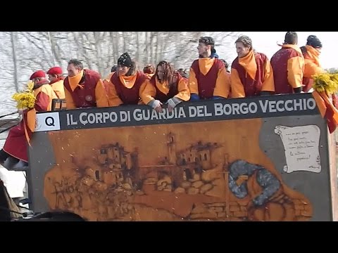 Il Corpo di Guardia del Borgo Vecchio carro da getto - Carnevale Ivrea 2015