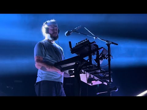 Bon Iver - 715 - cr∑∑ks (Live @ AO Arena, Manchester)