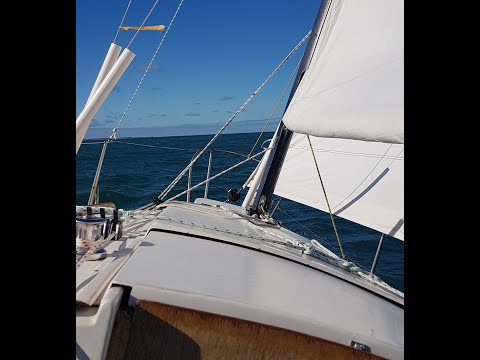 Sailing a 20ft trailer sailor in 25kts Indian Ocean