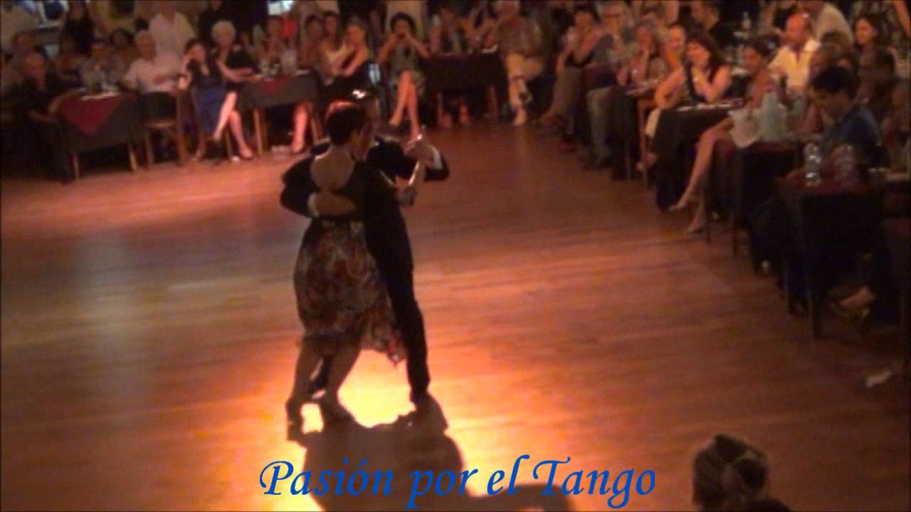 AURORA LUBIZ y JONATHAN SPITEL Bailando la Milonga AL GALOPE en YIRA YIRA