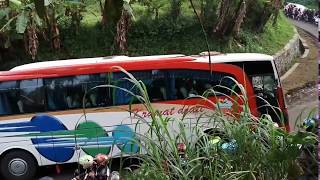 Download lagu The Best Skil Driver Bus Kramat Djati di Jalan Tikungan Menanjak Dan Sempit mp3